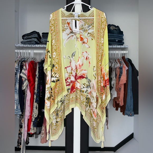 Nine West - Sketch Blooms Ruana - Picture 3 of 7